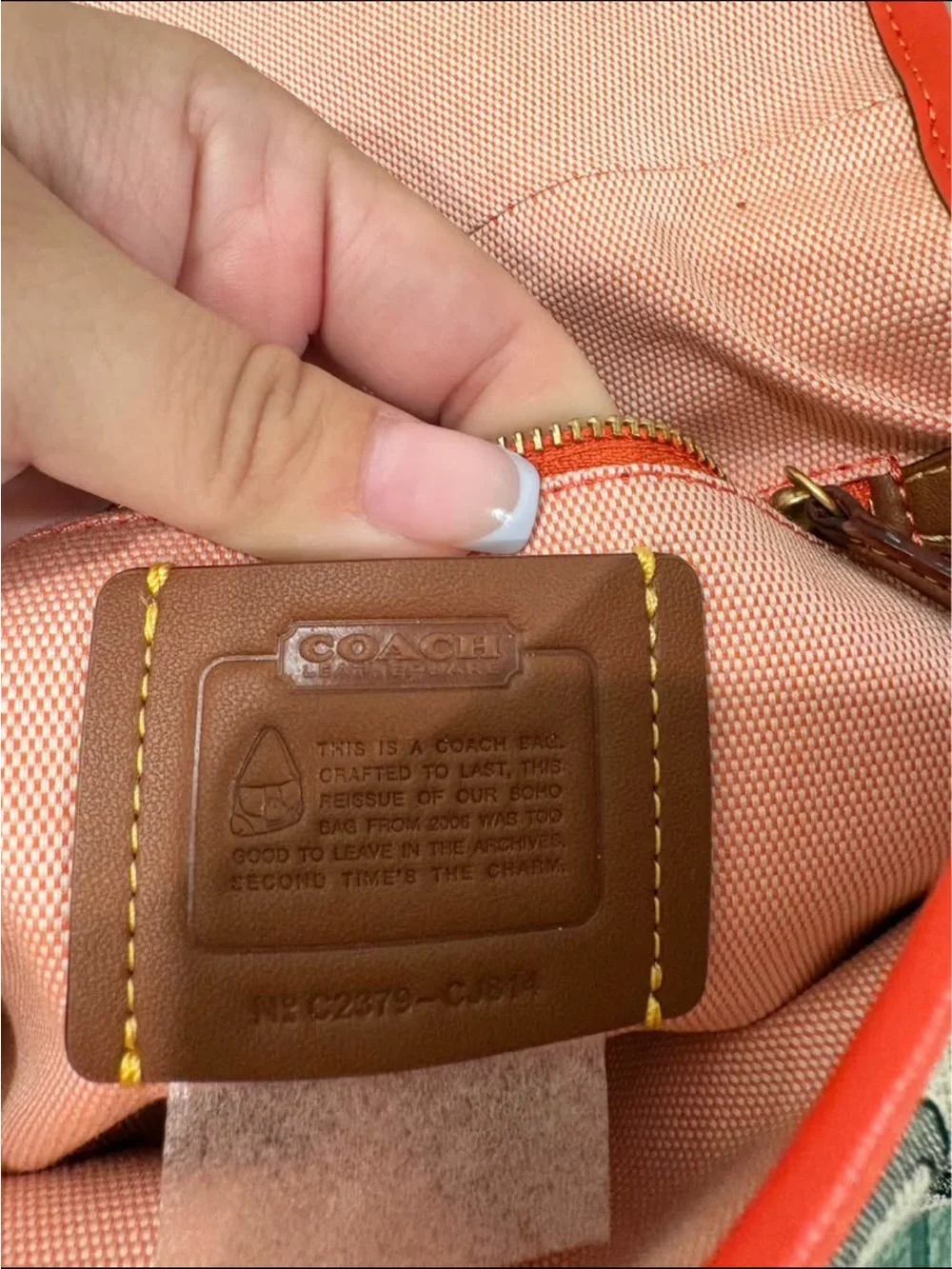 Coach Signature Canvas Hobo Orange - Picture 4 of 6